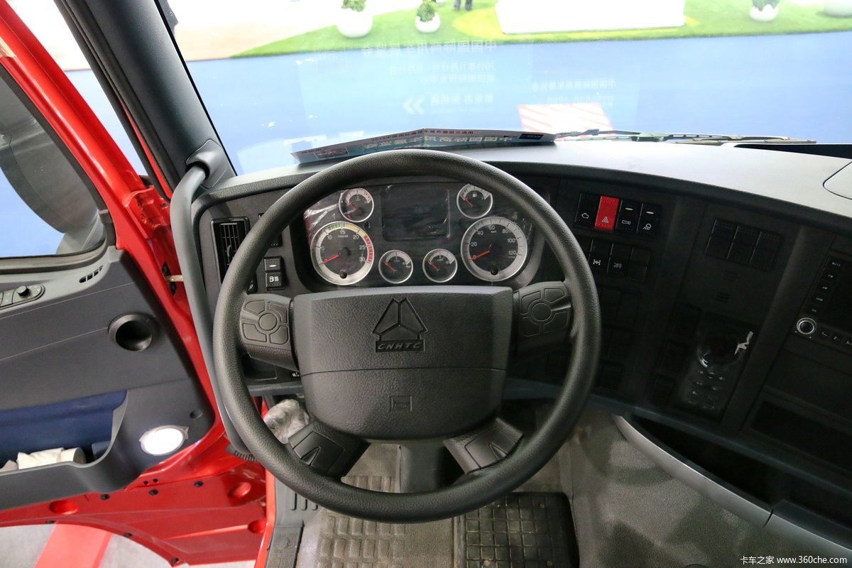 中国重汽t7h440马力6x4amt牵引车