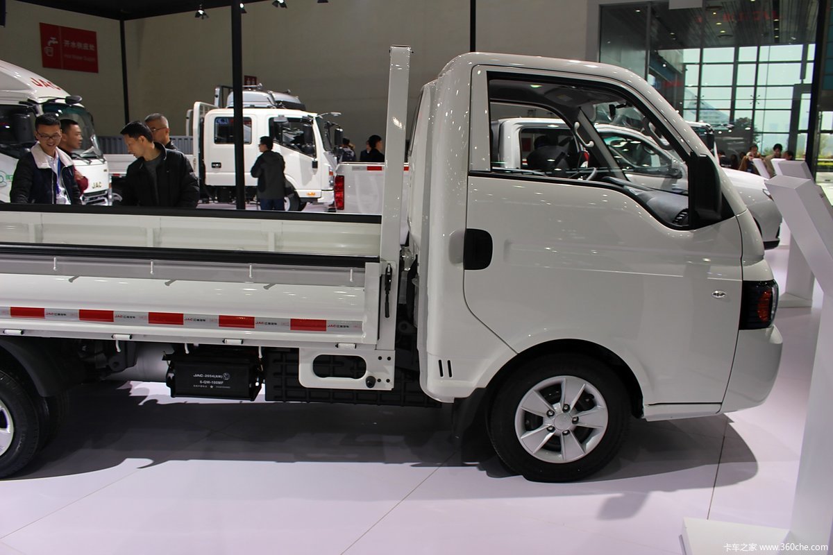 江淮帅铃x136马力单排栏板小卡