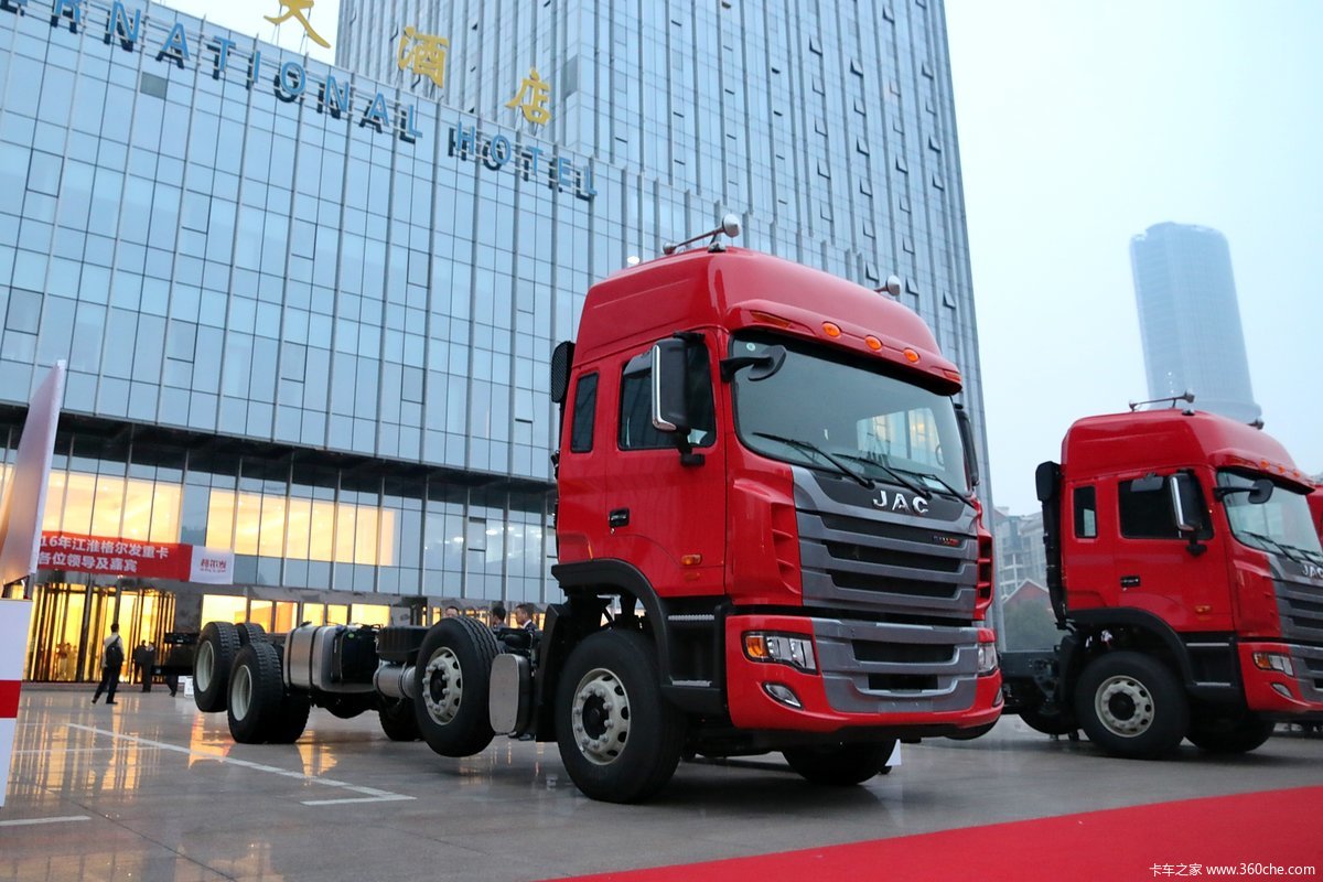 2015江淮格尔发k3w8x2载货车展台