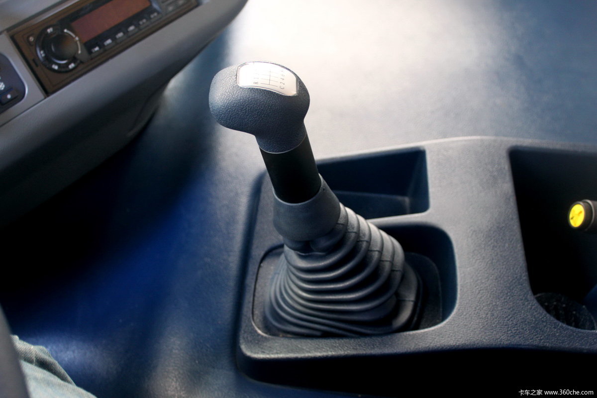 > 2011年车展与活动 > 第十四届上海车展(4月20日) > 上汽依维柯红岩