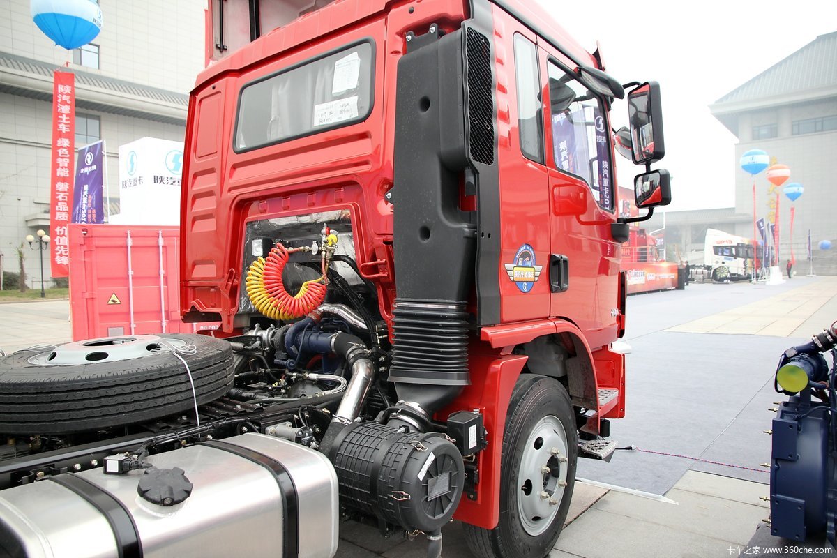 德龙l30004x2港口空柜牵引车
