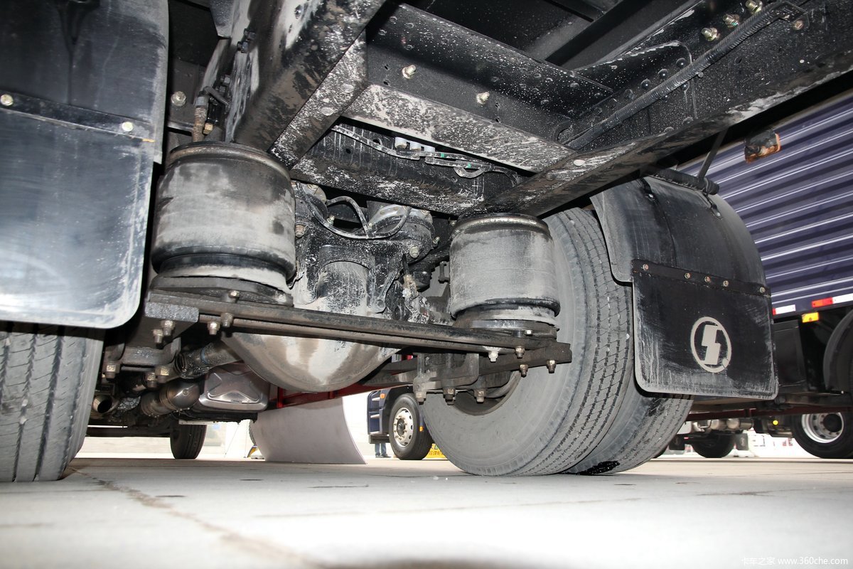 德龙新m3000 4x2 厢式载货车(后气囊)