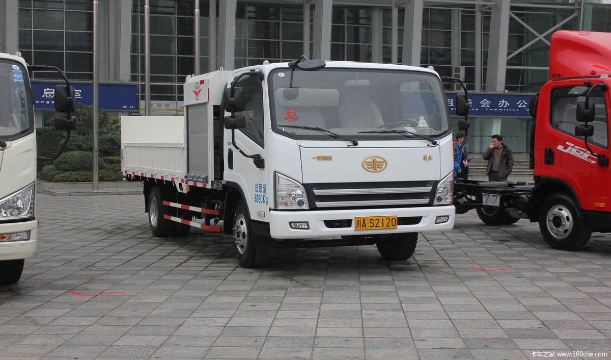 青岛解放虎vh130马力4x2纯电动垃圾车