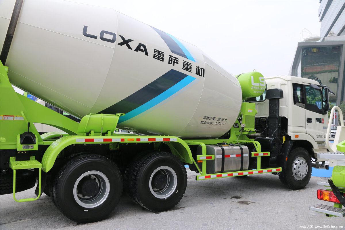 > 2016福田超级卡车展雷萨展台 > 雷萨 混泥土搅拌车 39/86