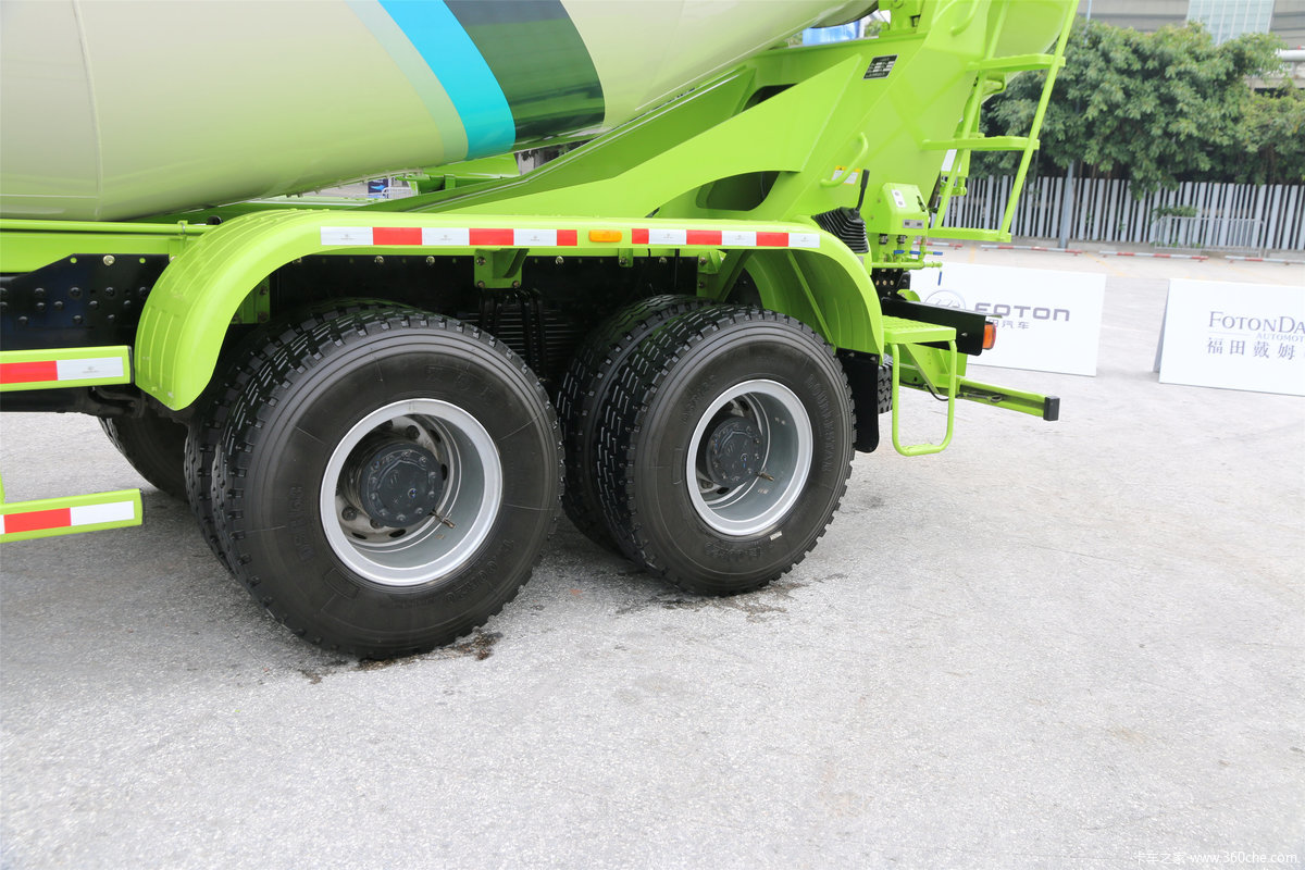 雷萨混泥土搅拌车