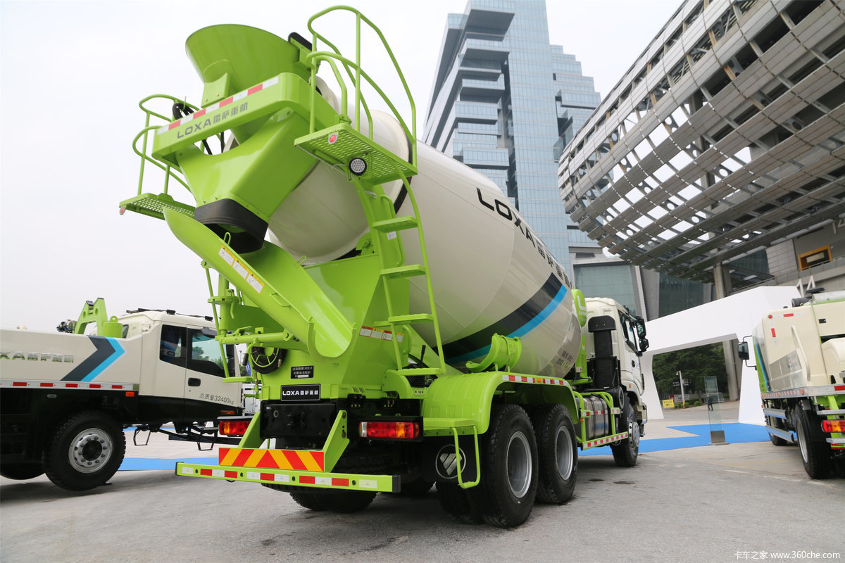 雷萨 混泥土搅拌车