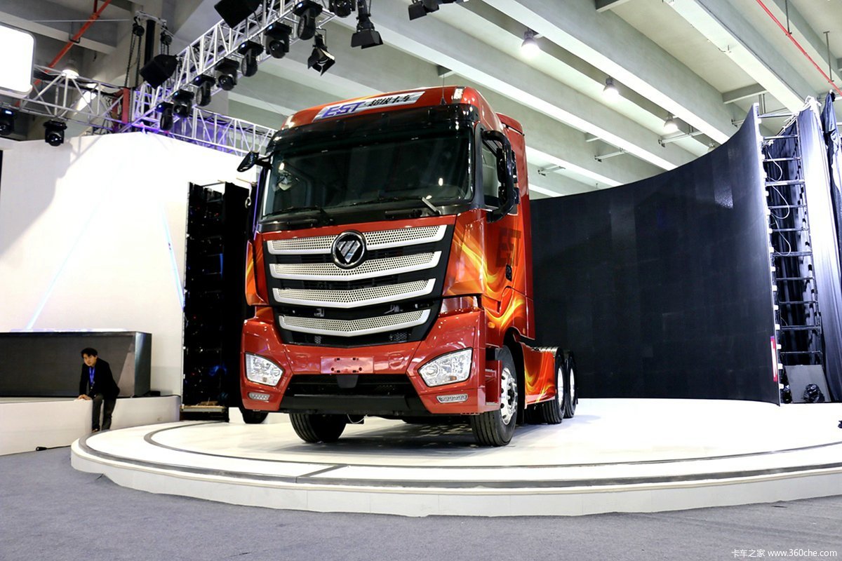 福田欧曼est6x4牵引车