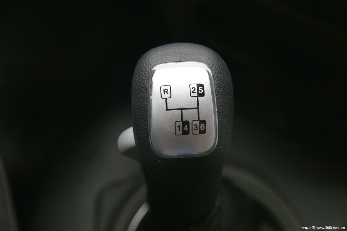 创虎410马力畜牧运输车