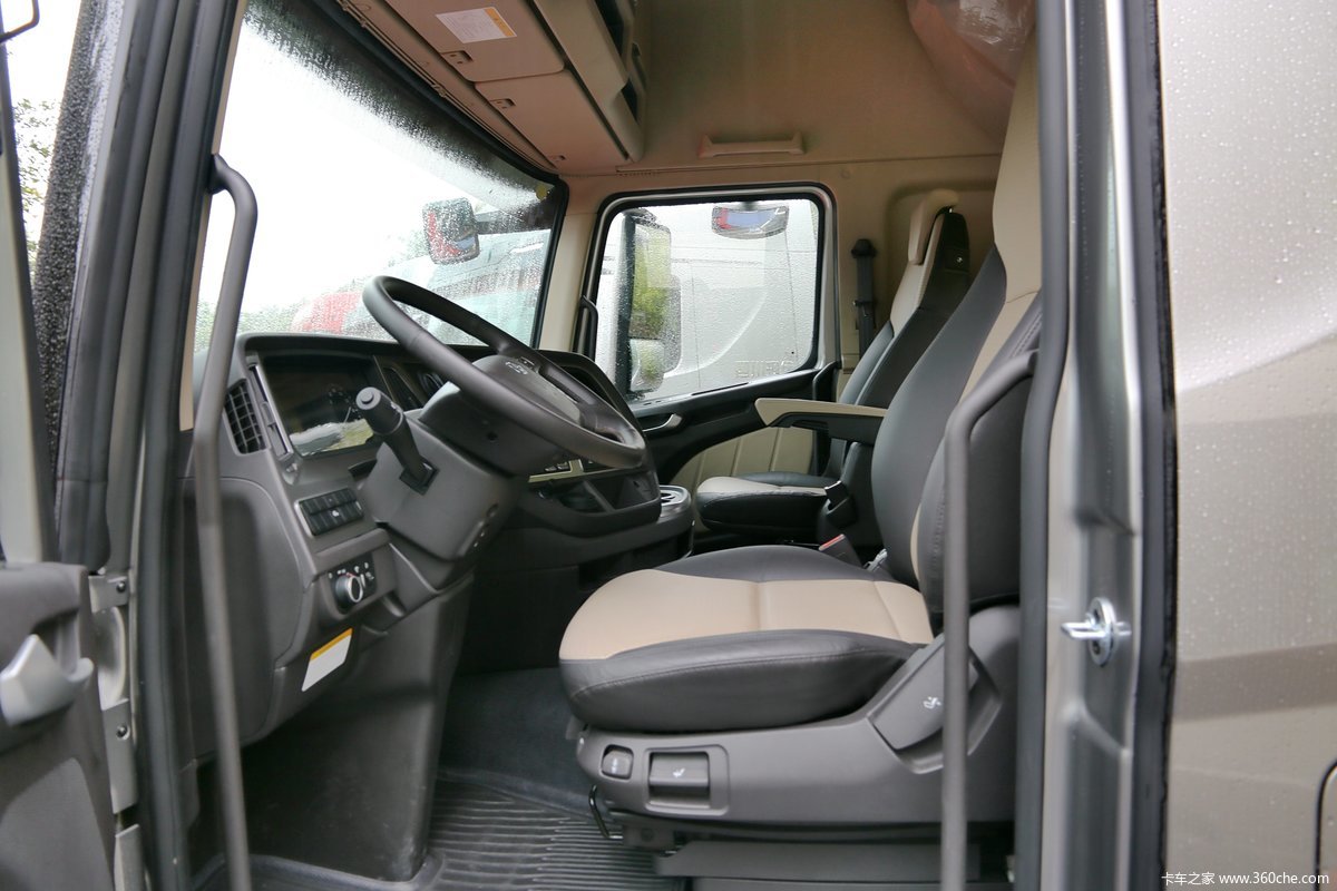 创虎520马力旗舰版牵引车