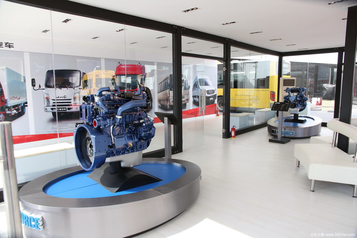 > 第十四届上海车展(4月20日) > 纳威司达卡车展台 > 迈斯福发动机 32