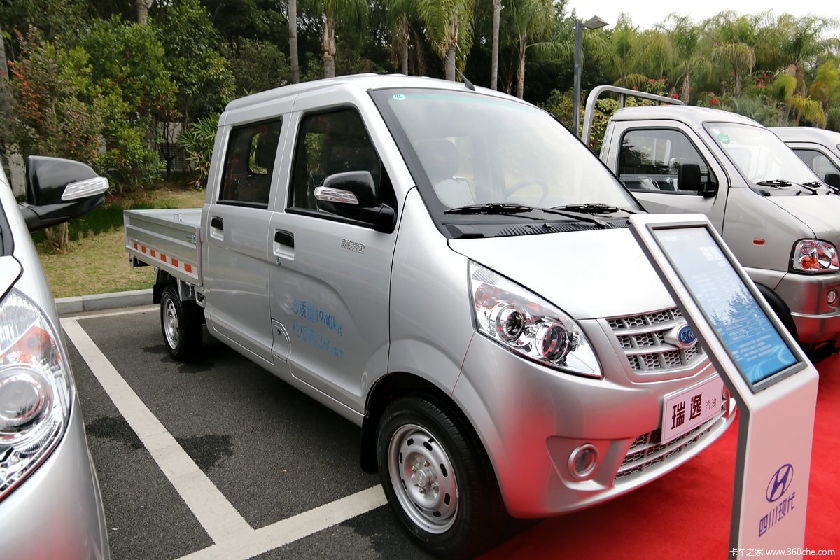 瑞逸双排汽油微卡