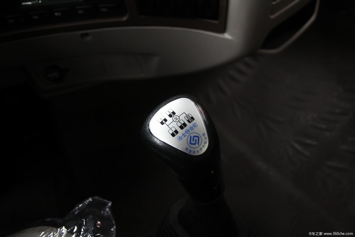 2016柳汽年会乘龙h7载货车