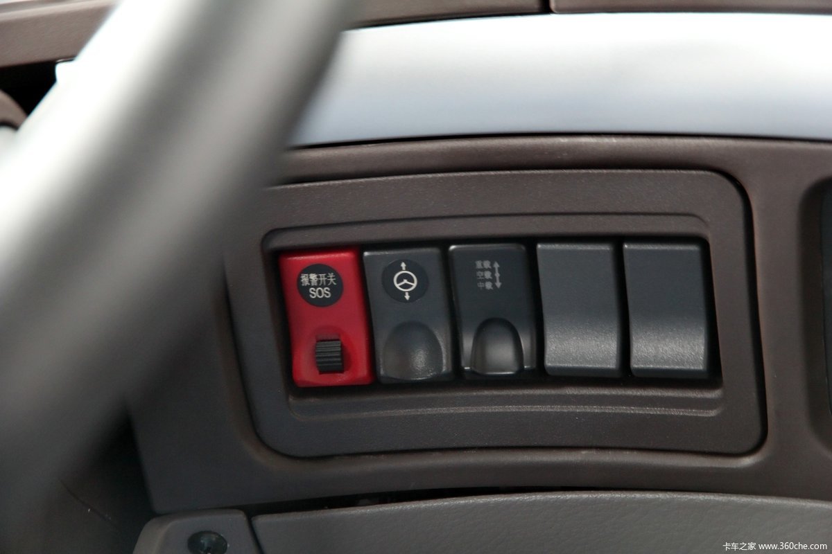 2016柳汽年会乘龙h7牵引车