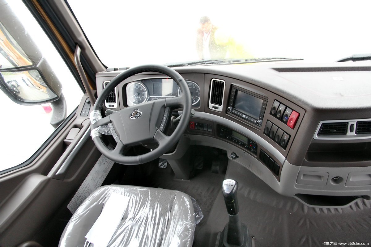 2016柳汽年会乘龙h7牵引车