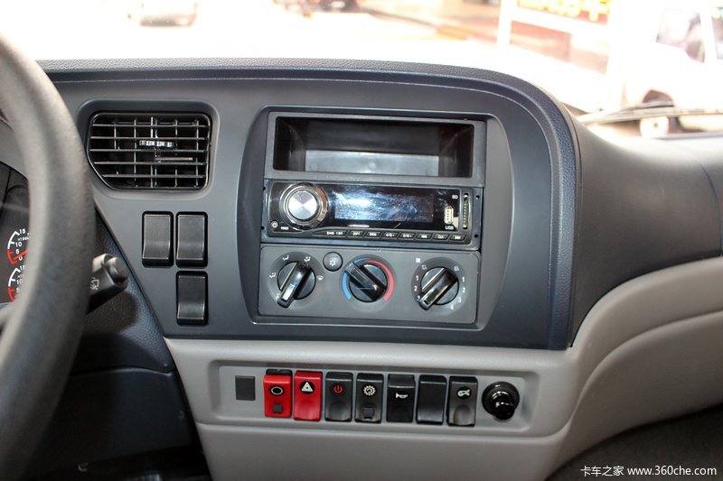 五征 奥驰a6 6x2 国五栏板车