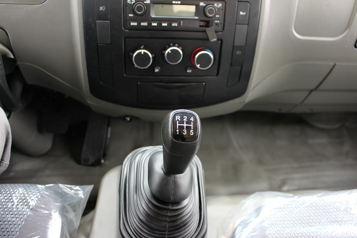 五征奥驰v3栏板车