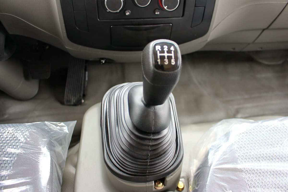五征奥驰v3栏板车