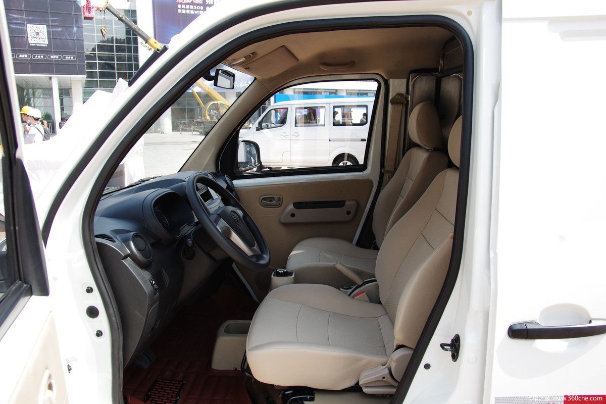 一汽佳宝v80lev电动