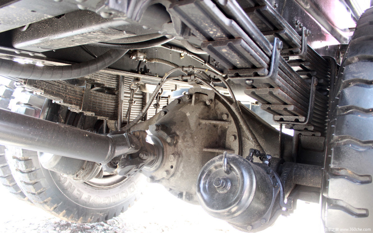 东风4x2底盘吊车