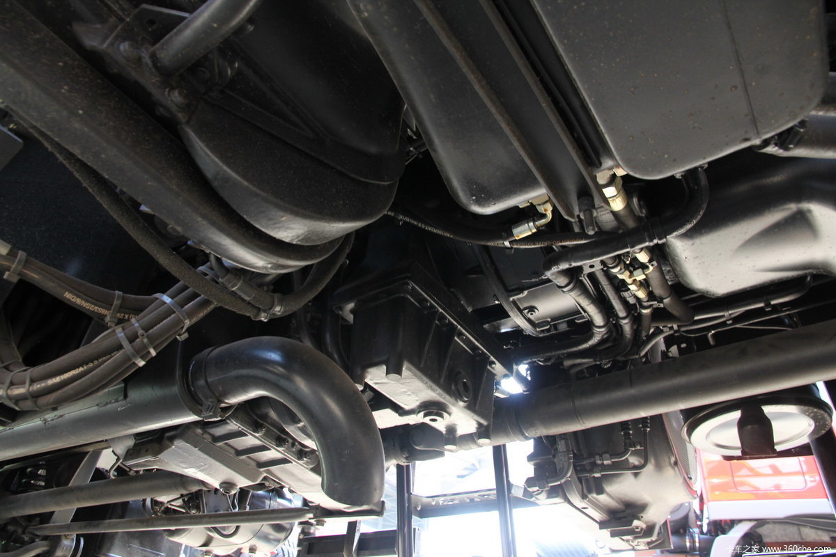 奔驰乌尼莫克路轨两用车