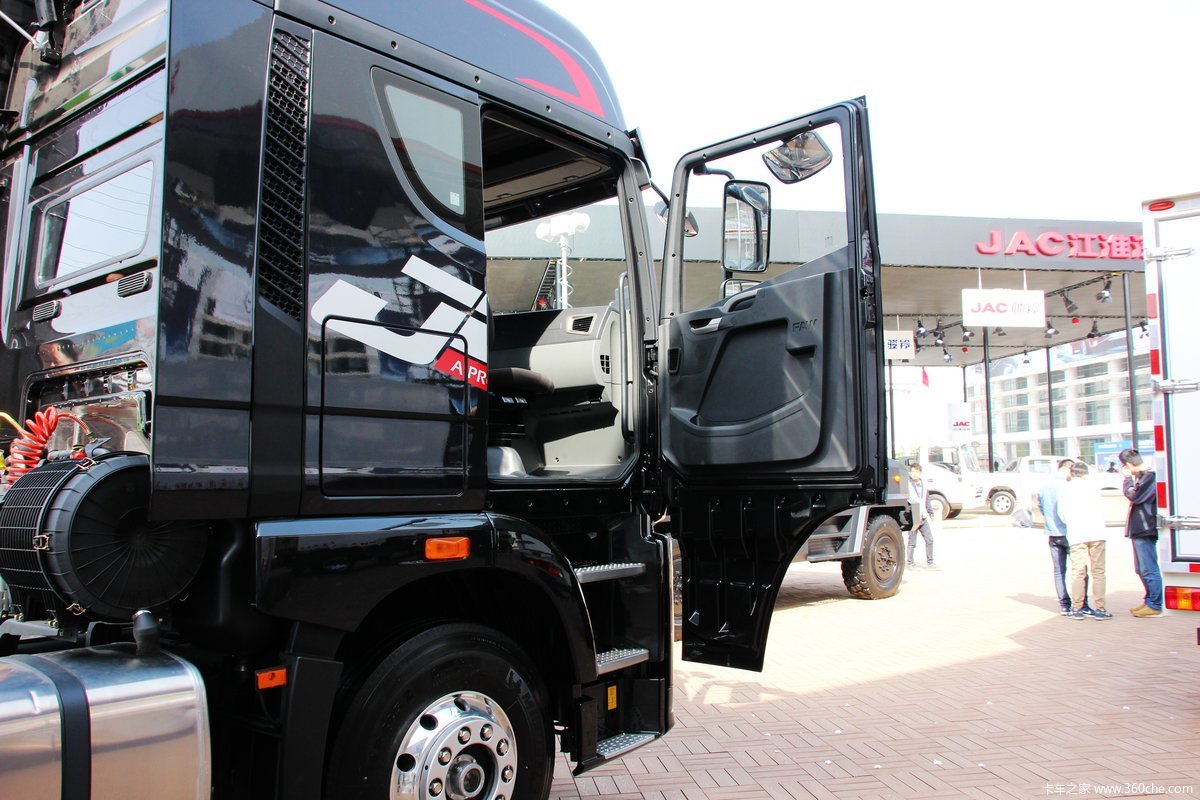 解放jh6 6x4牵引车