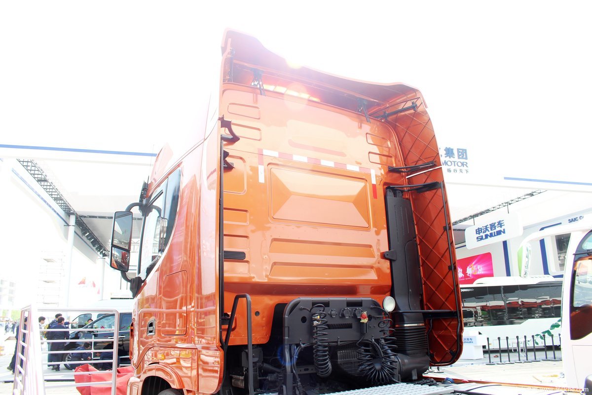 东风天龙旗舰版4x2牵引车