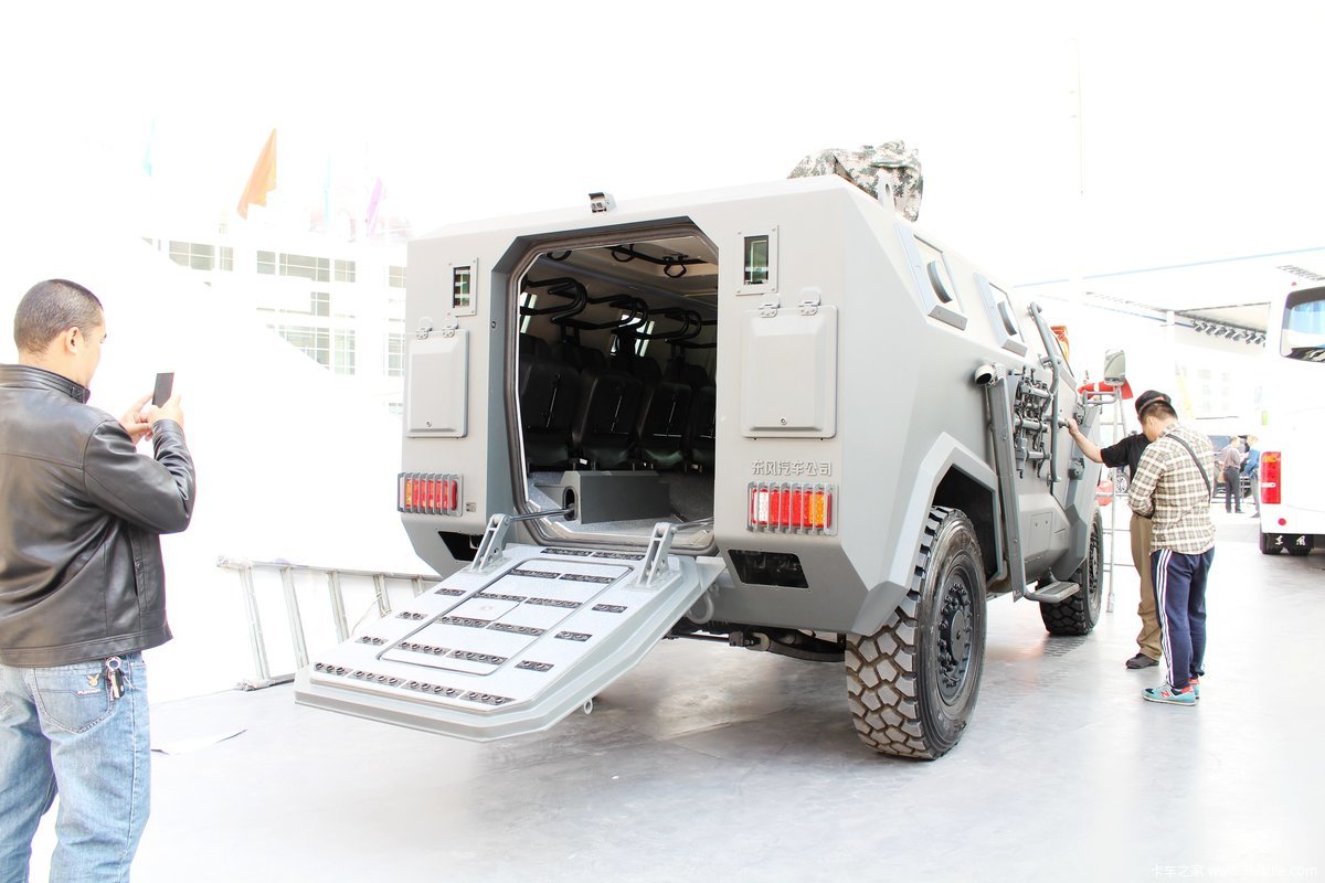 东风猛士甲防弹车