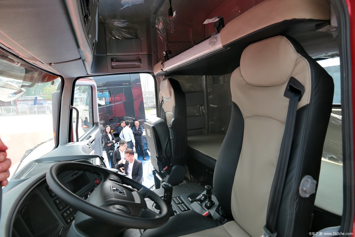 徐工汽车 汉风g700 430马力 6x4 牵引车