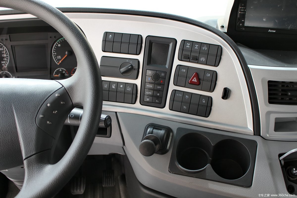 欧曼est超级卡车标准版 6x4 460马力牵引车