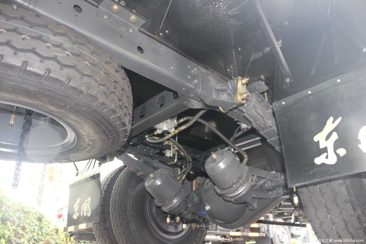 东风多利卡d7156马力4x2栏板轻卡