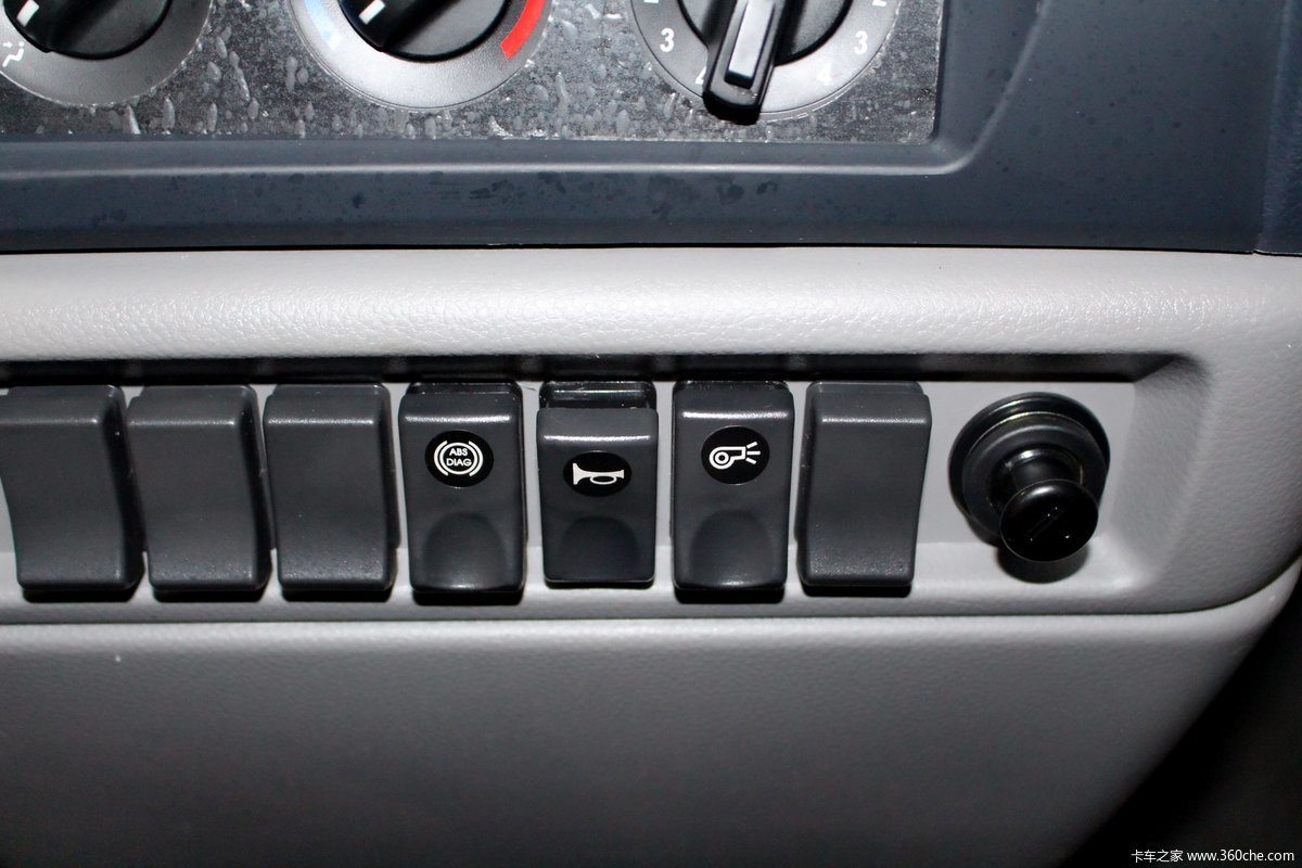 东风天锦160马力4x2厢式载货车