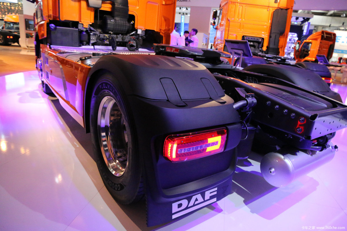 达夫cf 440马力 4x2牵引车