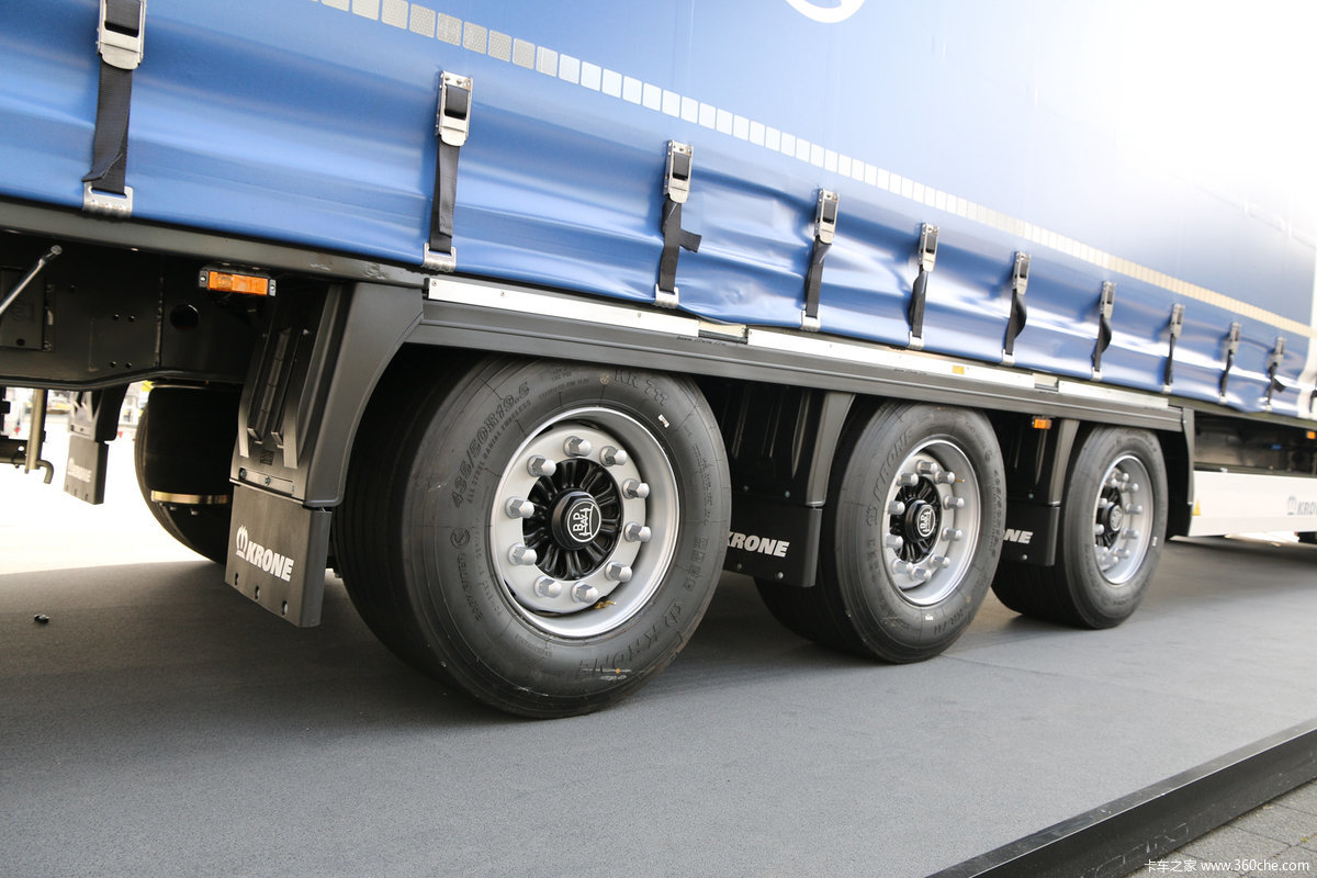 奔驰efficientrun全挂车