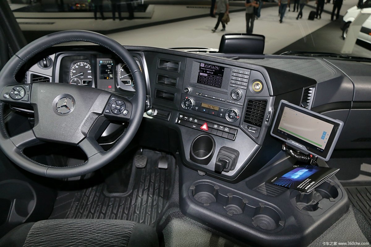 奔驰actros1864ls455马力4x2牵引车
