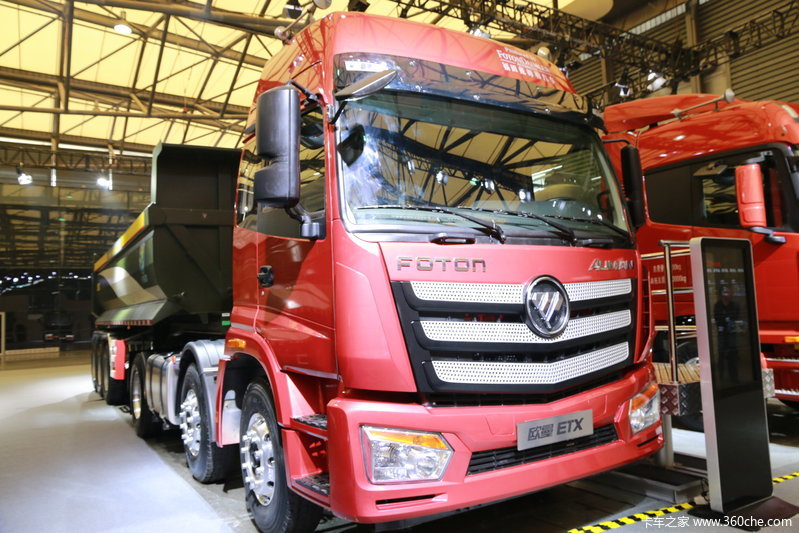 欧曼新款etx6x2牵引车带自卸挂车