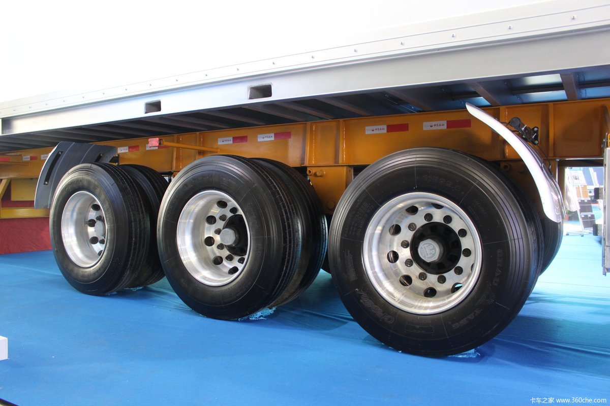 45尺三轴骨架车 货箱