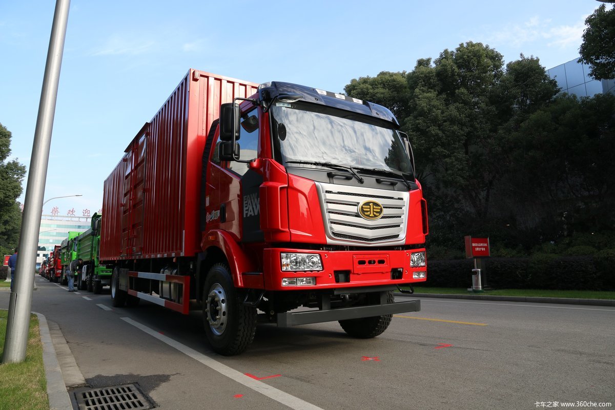 一汽柳特 金陆中卡 220马力 4x2载货车