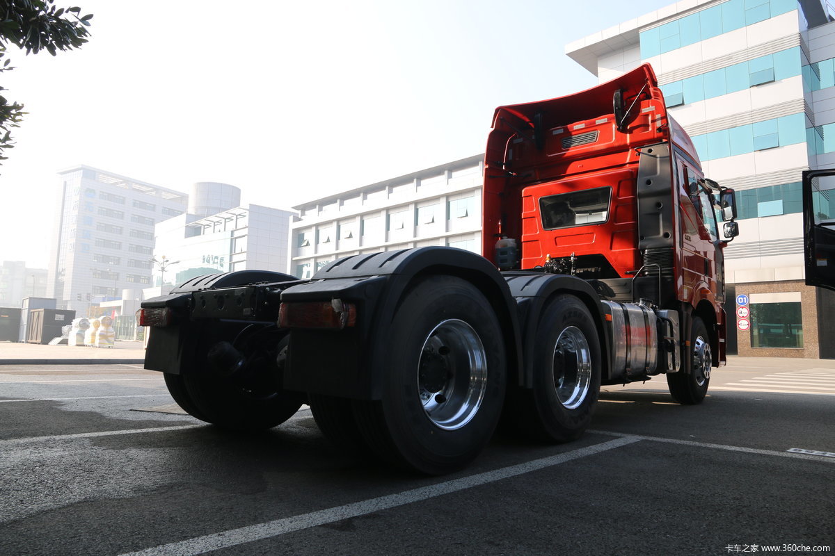 一汽解放j6p重卡500马力6x4牵引车