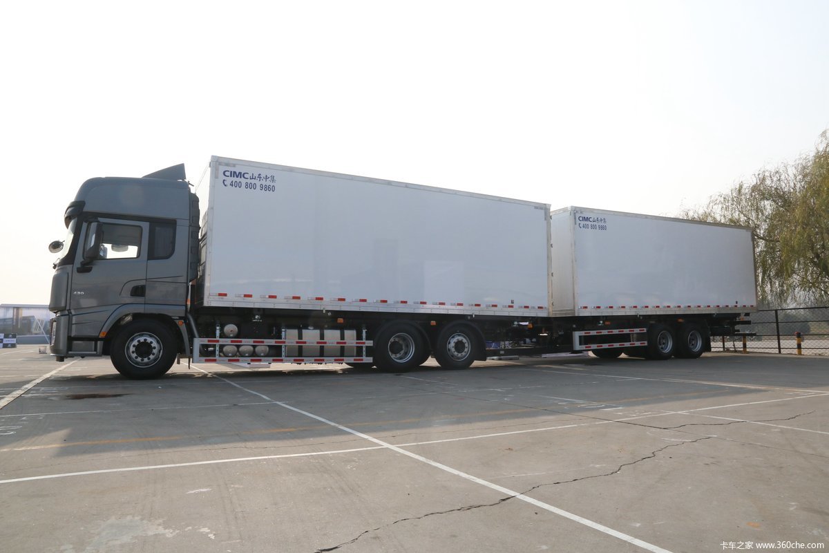 德龙x300中置轴列车