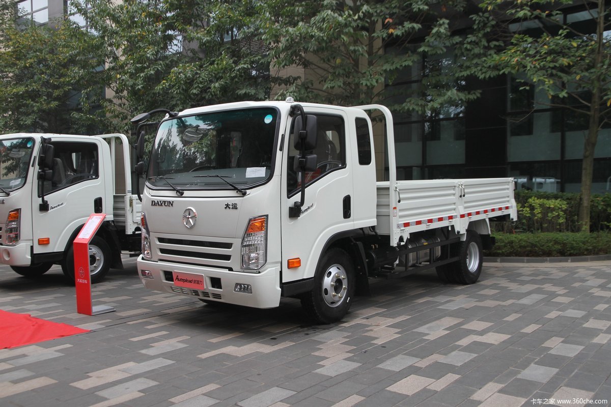 大运4x2栏板自卸车