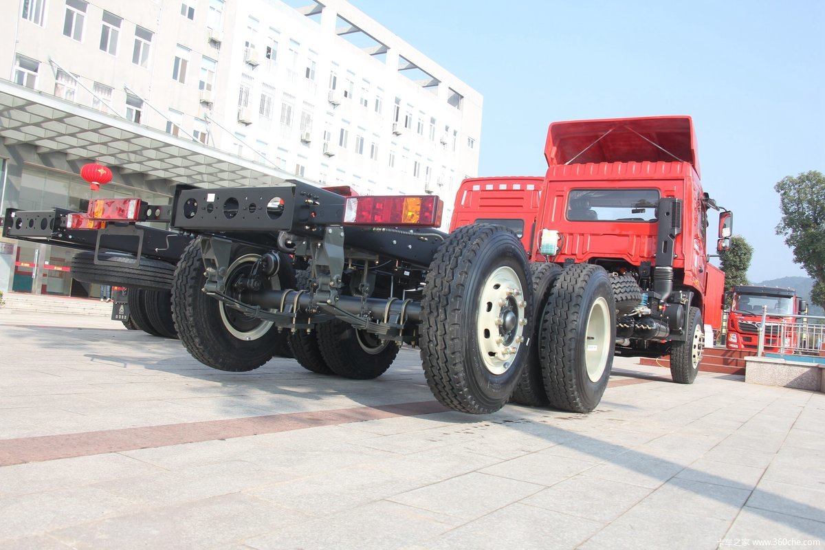 豪曼6x2后提升载货车