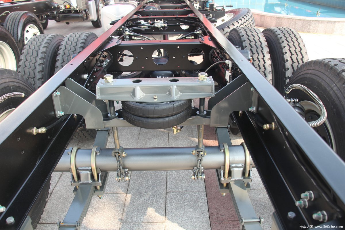 豪曼6x2后提升载货车