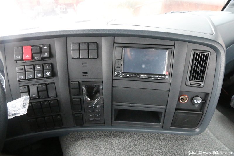 重汽豪沃t7h440马力6x4vb版牵引车