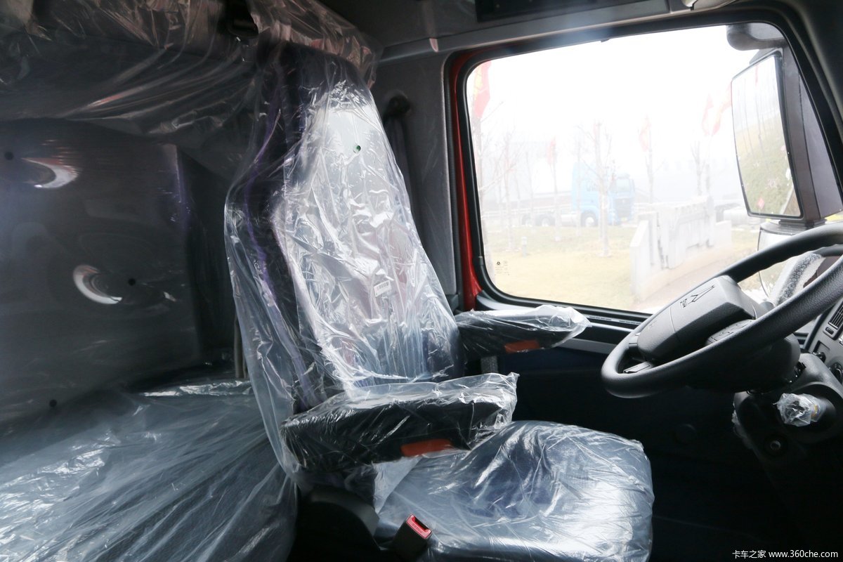 重汽豪沃t7h 540马力 6x4 amt牵引车