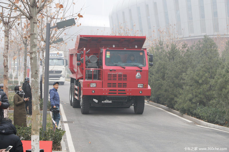 重汽豪沃6x4矿山霸王非公路自卸车