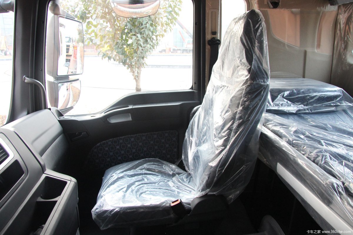 汕德卡 c7h 400马力 4x2快递牵引车