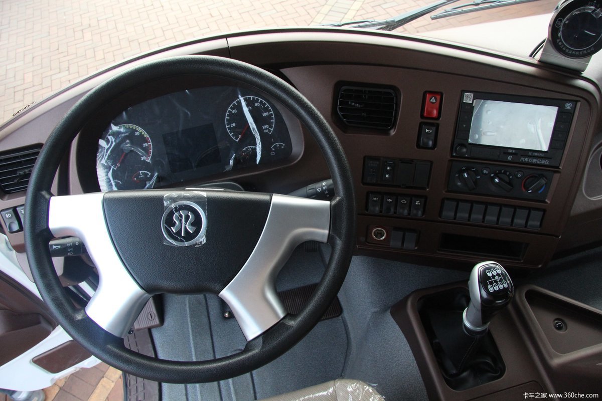 斯太尔 d7b 430马力 6×4 lng牵引车