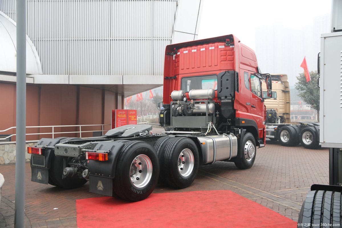 斯太尔 d7b 380马力 6×4牵引车