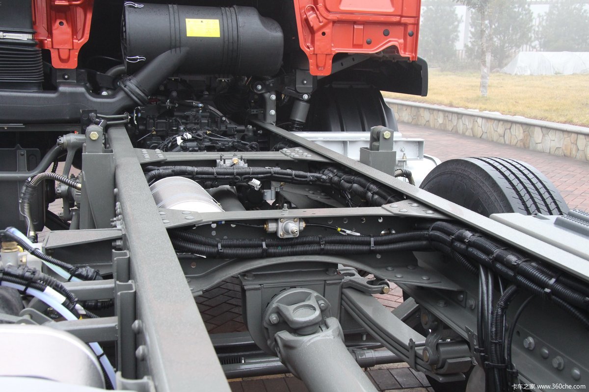 汕德卡c5h310马力8x28气囊载货车