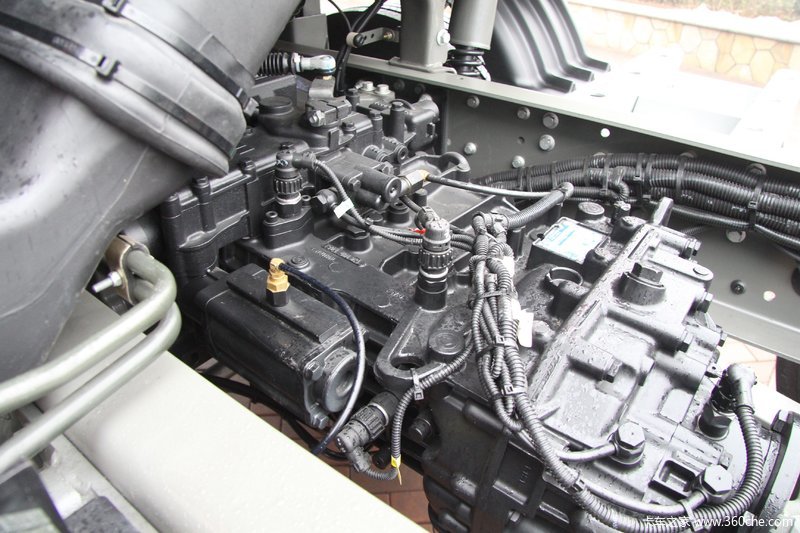 汕德卡 c5h 310马力 8x2 8气囊载货车